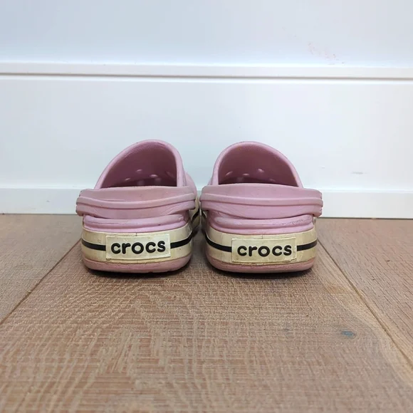 Classic Crocs - Picture 2 of 4